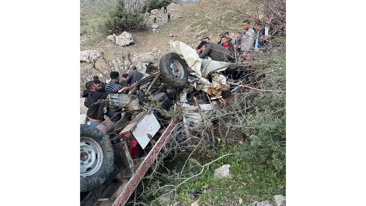 Kamyonet, 100 Metrelik Uçurumdan Yuvarlandı; 1 Ölü, 1 Yaralı
