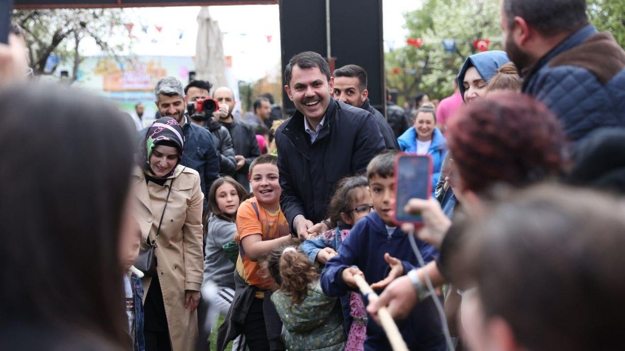 Bakan Kurum Üsküdar'da 23 Nisan Şenliklerine Katıldı