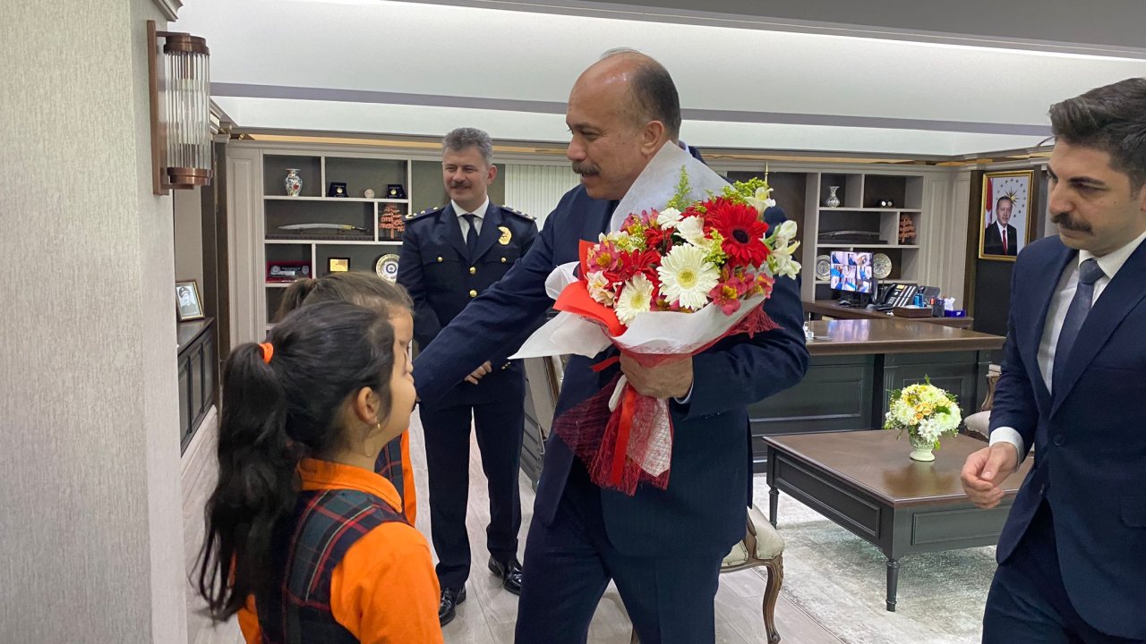 İstanbul İl Emniyet Müdürü Aktaş'ın Koltuğuna Şehit Kızı Beyza Oturdu