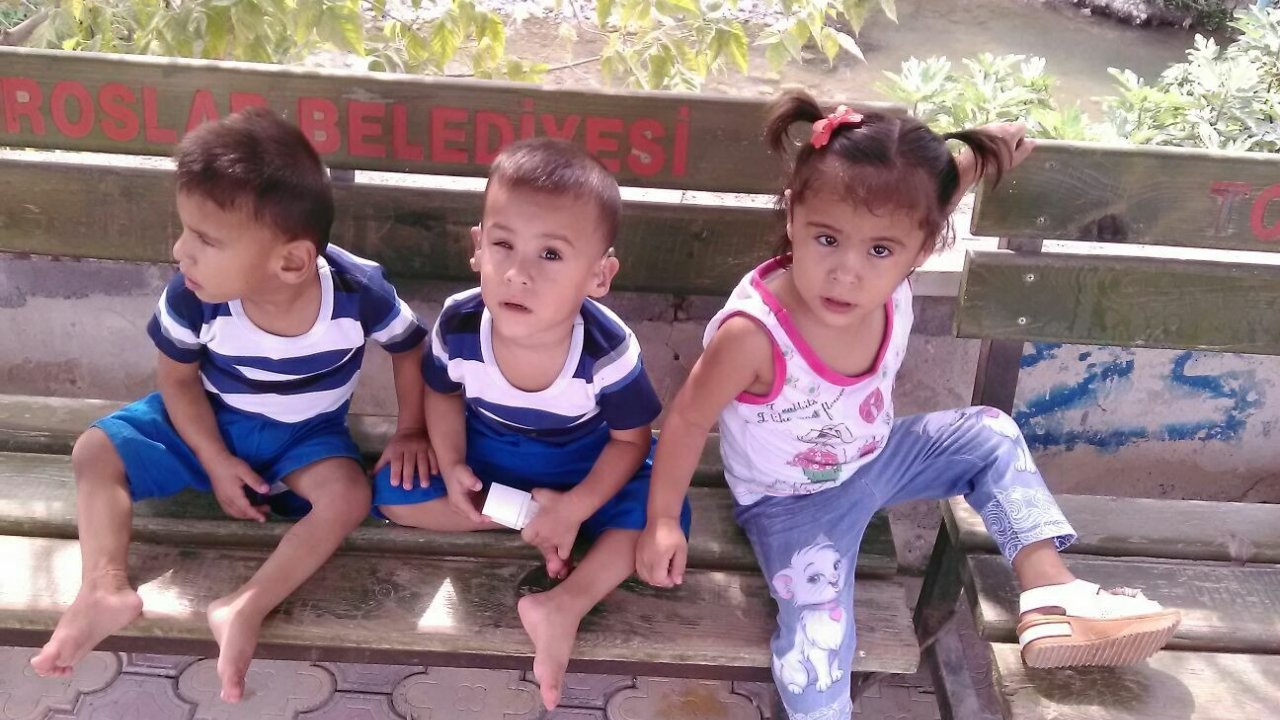 Mersin'deki Yangında Üçüzlerden Ölen 2 Kardeş Defnedildi