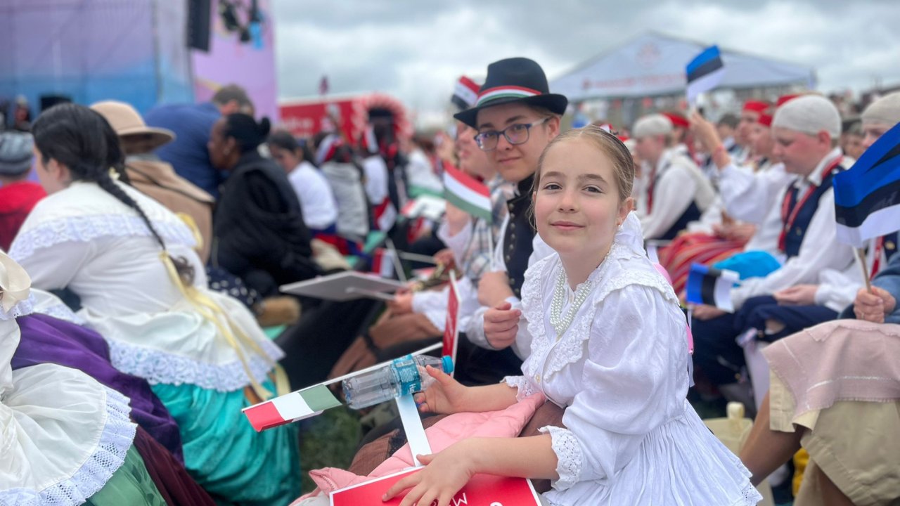 Bakan Özer 45.trt Uluslararası 23 Nisan Çocuk Şenliği'ne Katıldı