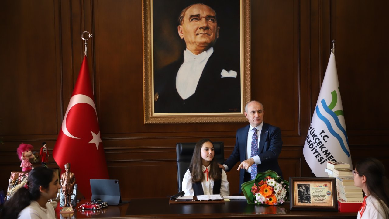 Başkan Akgün 23 Nisan’da Makamını Çocuklara Bıraktı