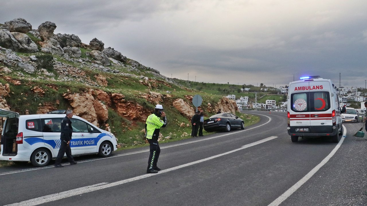 Diyarbakır'da İki Otomobil Kafa Kafaya Çarpıştı: 6 Yaralı