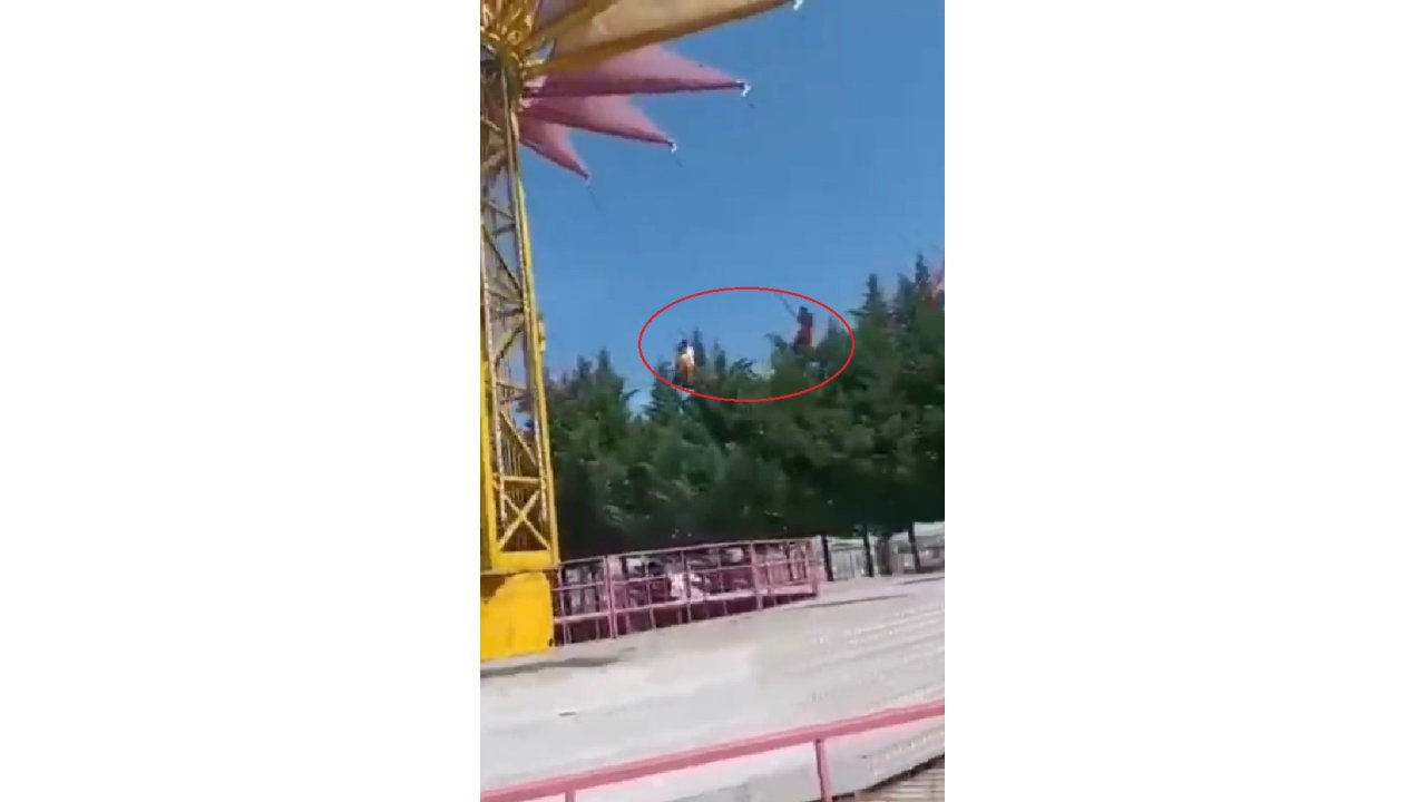 Lunaparkta Dev Salıncak Ağaç Dallarına Takıldı; Faciadan Dönülen Anlar Kamerada