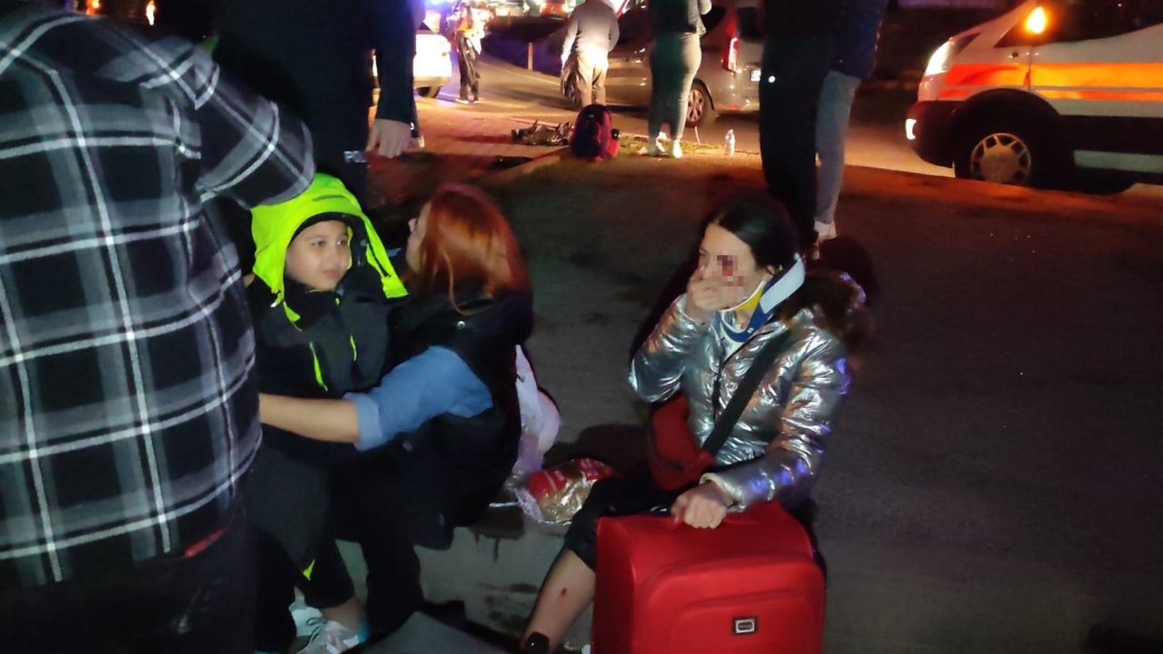 Tekirdağ'da Tur Minibüsü İle Otomobil Çarpıştı: 20 Yaralı