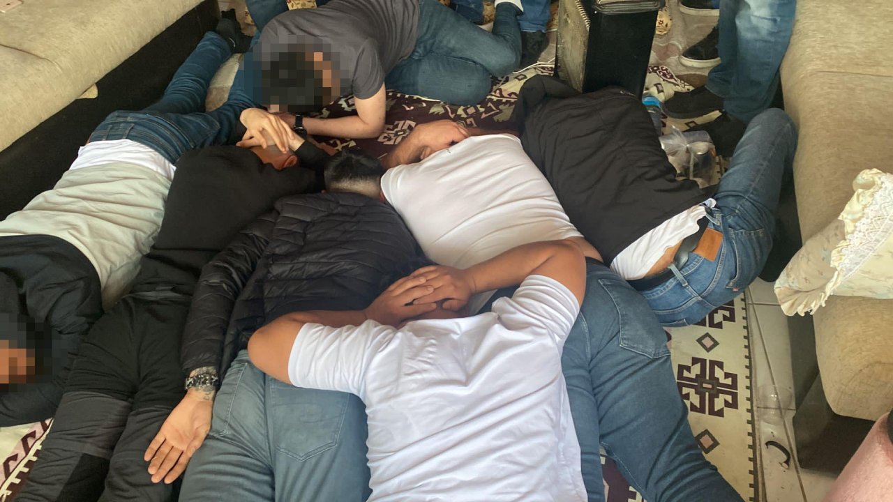 Husumetlilerinin Bulunduğu Kıraathaneyi Basan Cinayet Şüphelileri Yakalandı