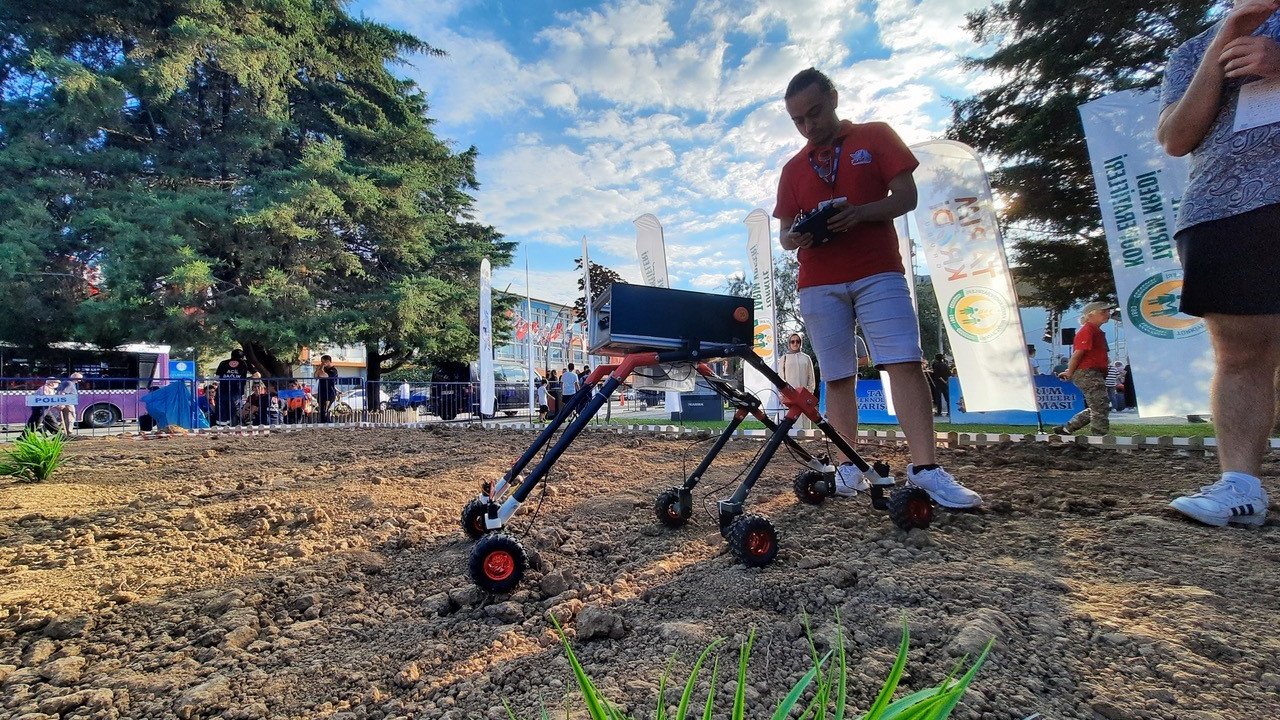 “tarımda Yabanileşmeye Son” Diyen Öğrenciler Teknofest Finalinde