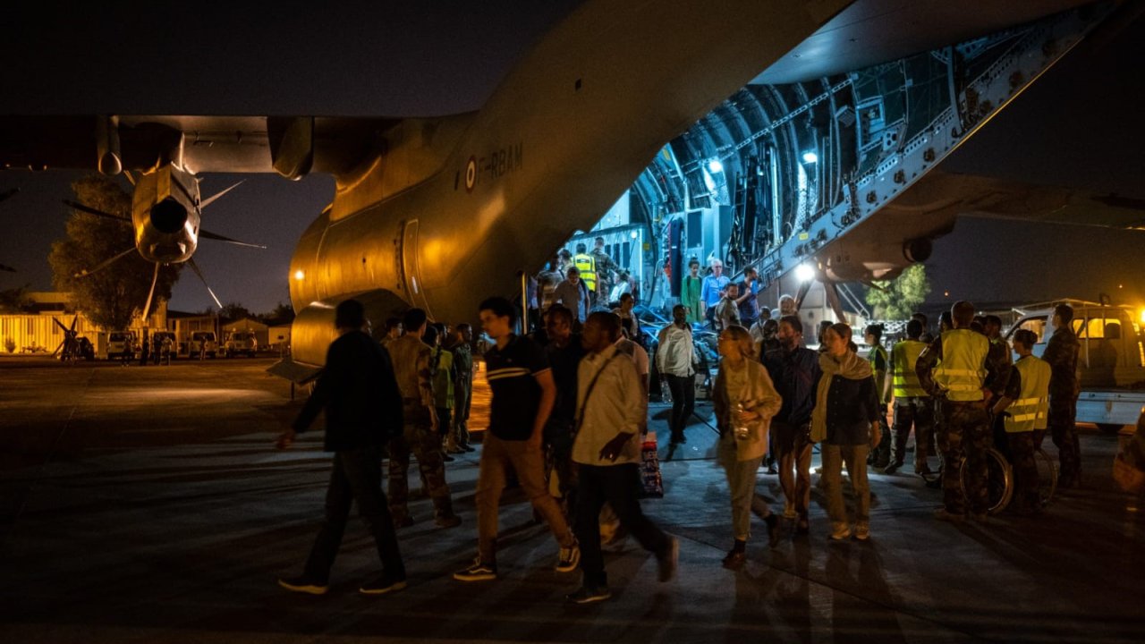 Fransa, Sudan’dan 388 Kişinin Tahliye Edildiğini Duyurdu