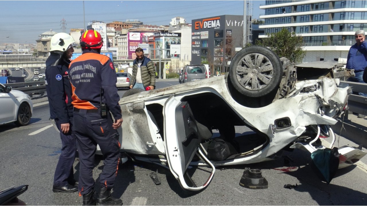 Avcılar'da Bariyere Çarpan Otomobil Takla Attı: 1 Yaralı