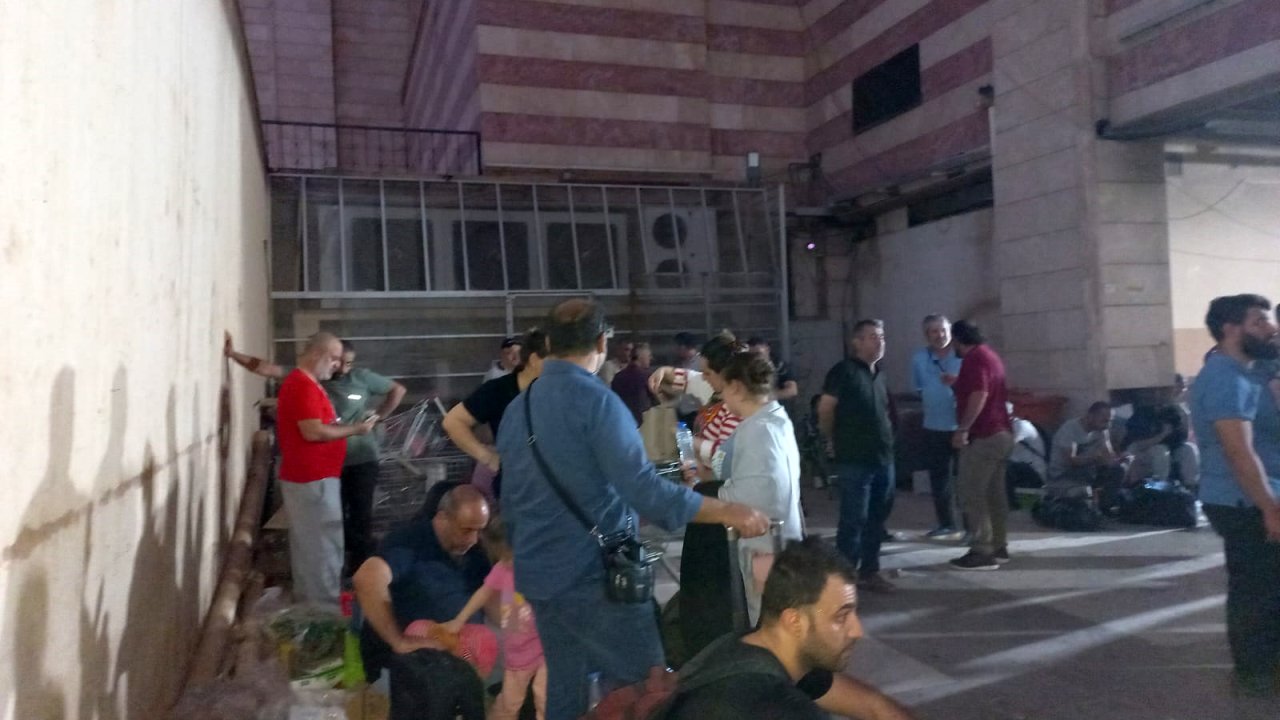 Sudan'daki Türkler, Tahliye İçin Camide Bekliyor