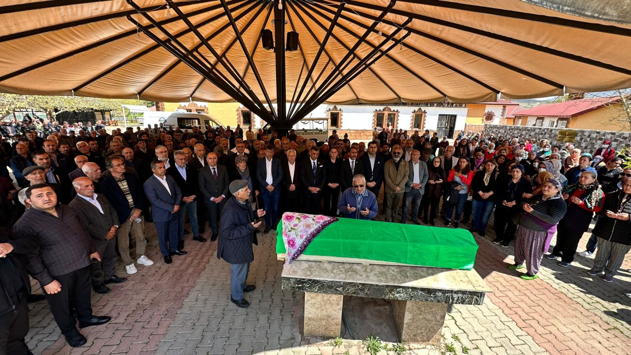 Kılıçdaroğlu'nun Halası Son Yolculuğuna Uğurlandı