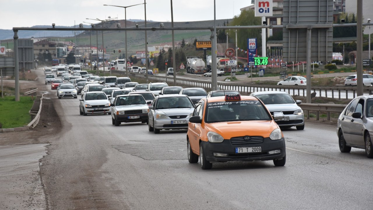 Ara Tatil Ve Bayram Süresinde 'kilit Kavşak'tan 627 Bin Araç Geçti