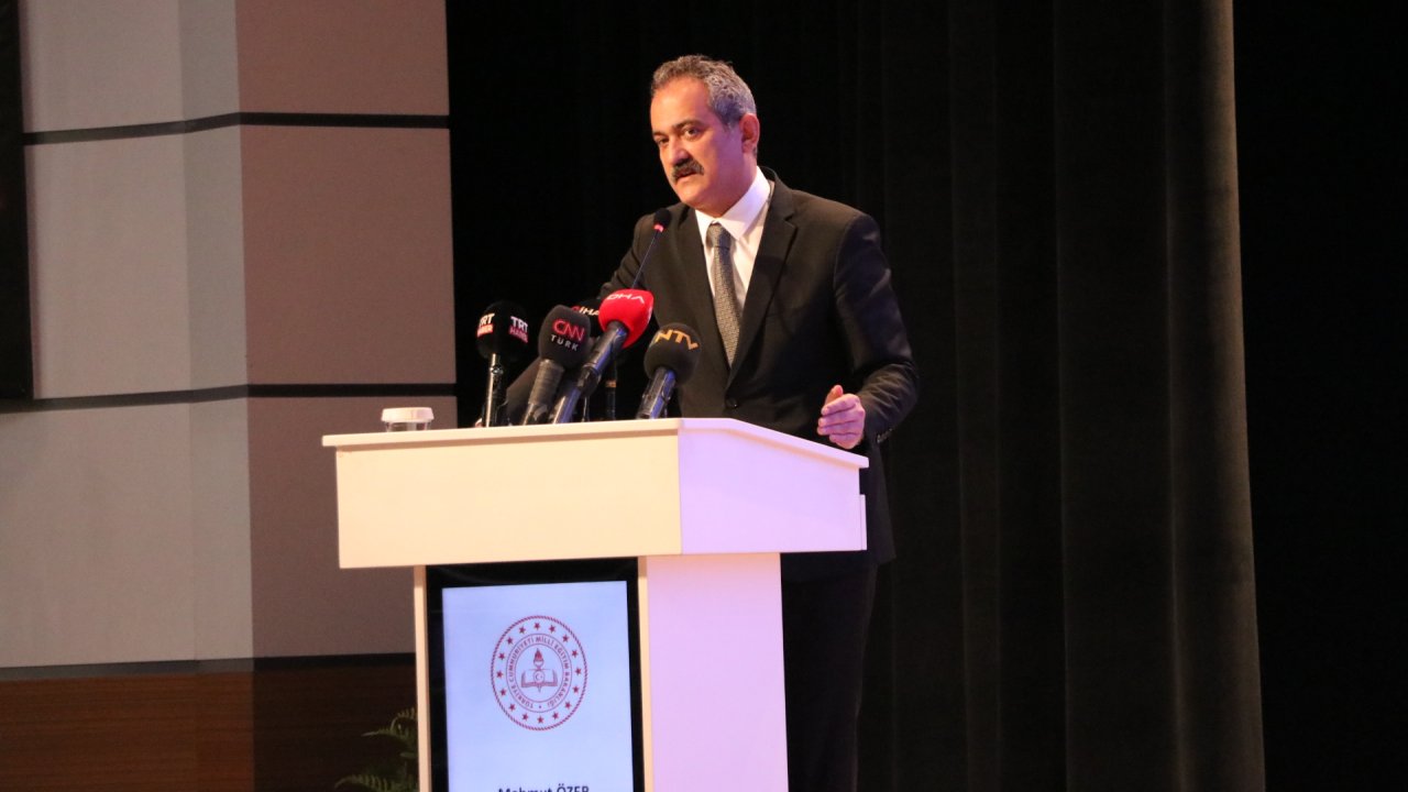 Bakan Özer: Türkiye'de Yabancı Dille İlgili İklim Değişecek