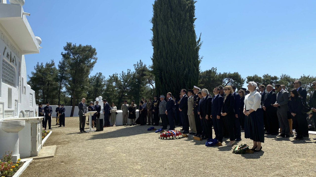 Çanakkale Kara Savaşları'nın 108'inci Yıl Dönümünde Şehitler Anıldı (2)