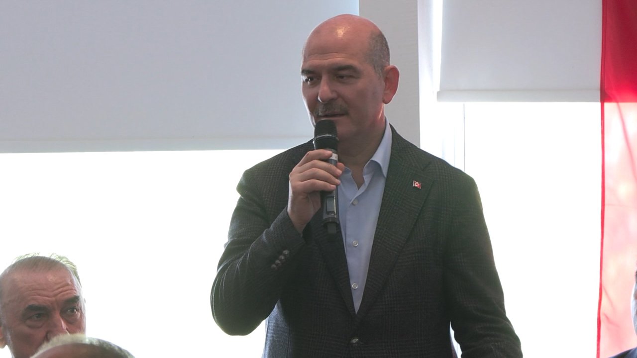 Süleyman Soylu Oto Tamircileriyle Birlikte Togg'u İnceledi