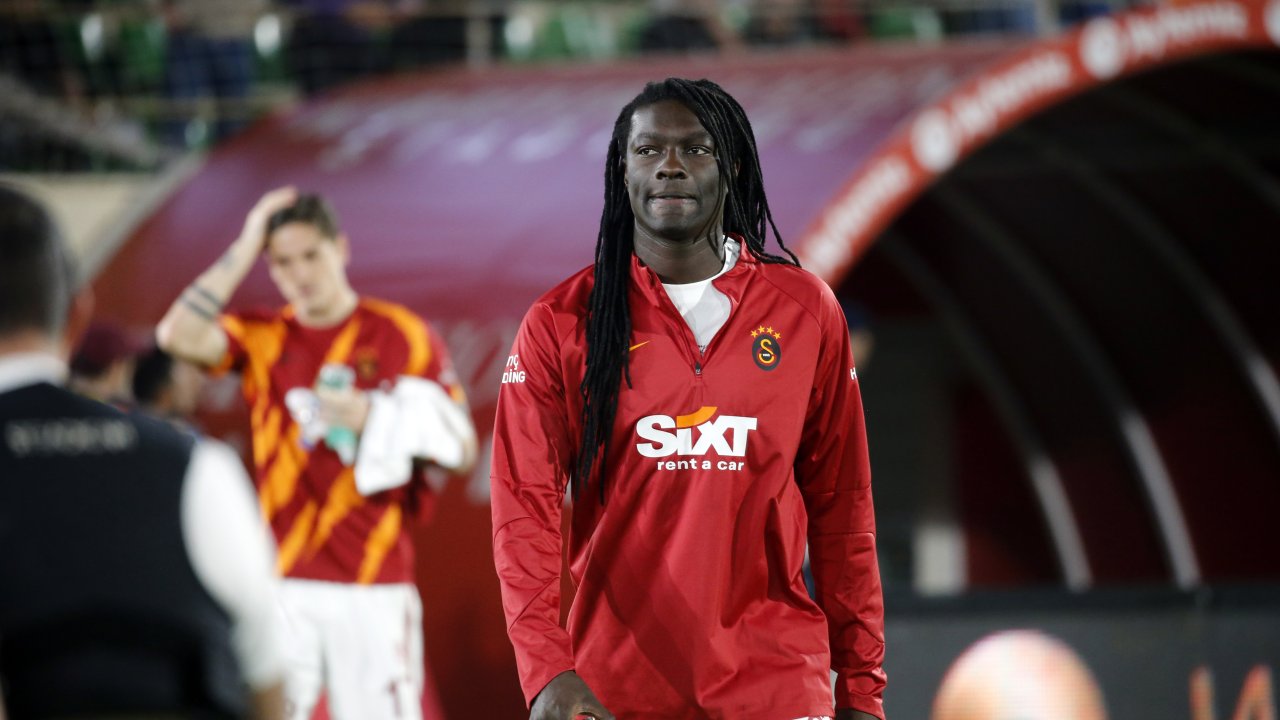 Galatasaray'da Gomis Krizi Çözüldü