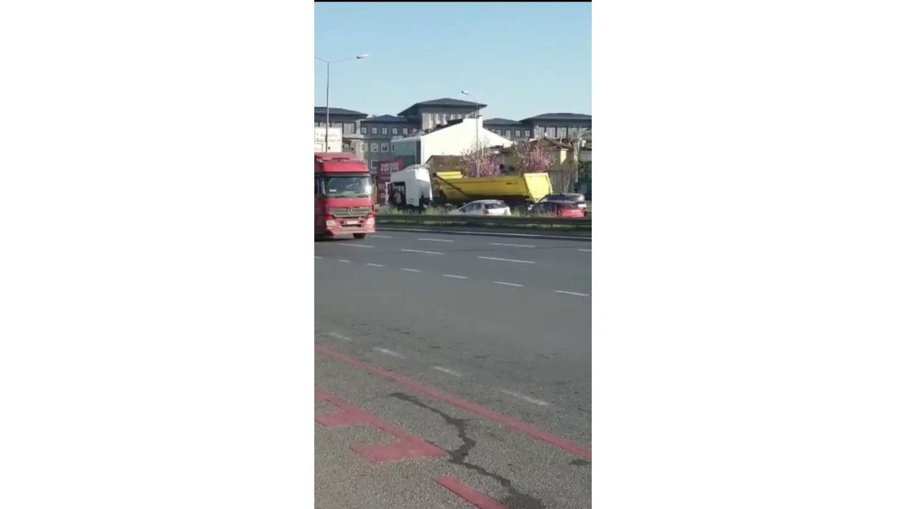 Çekmeköy'de Trafikte Yol Verme Kavgasında Sopayla Saldırdı