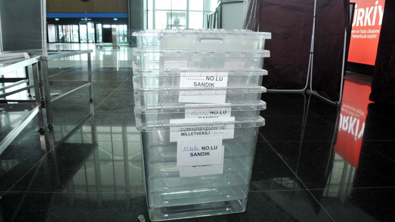 İstanbul Havalimanı'nda Seçim Sandıkları Kuruldu