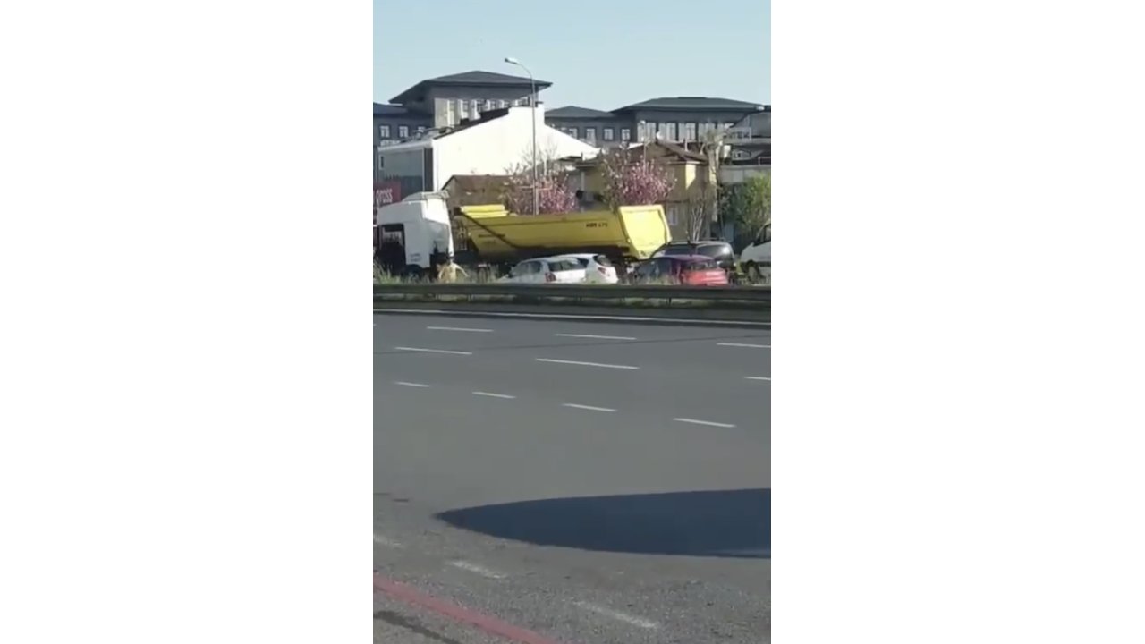 Çekmeköy'de Otomobil Sürücüsüne Sopayla Saldıran Hafriyat Kamyonu Şoförü Yakalandı