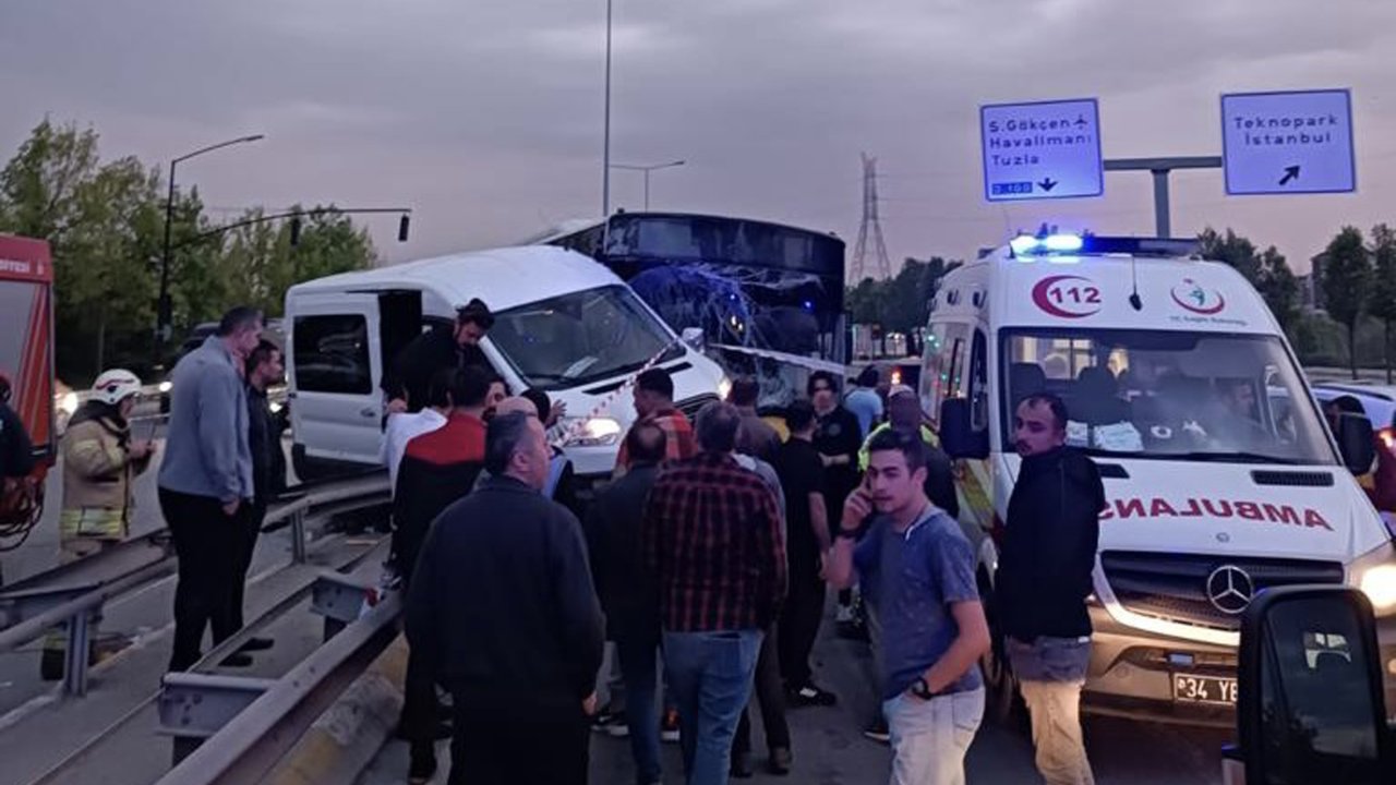 Pendik'te Havalimanı Personelini Taşıyan Servis Aracı İett Otobüsü İle Çarpıştı: 6 Yaralı