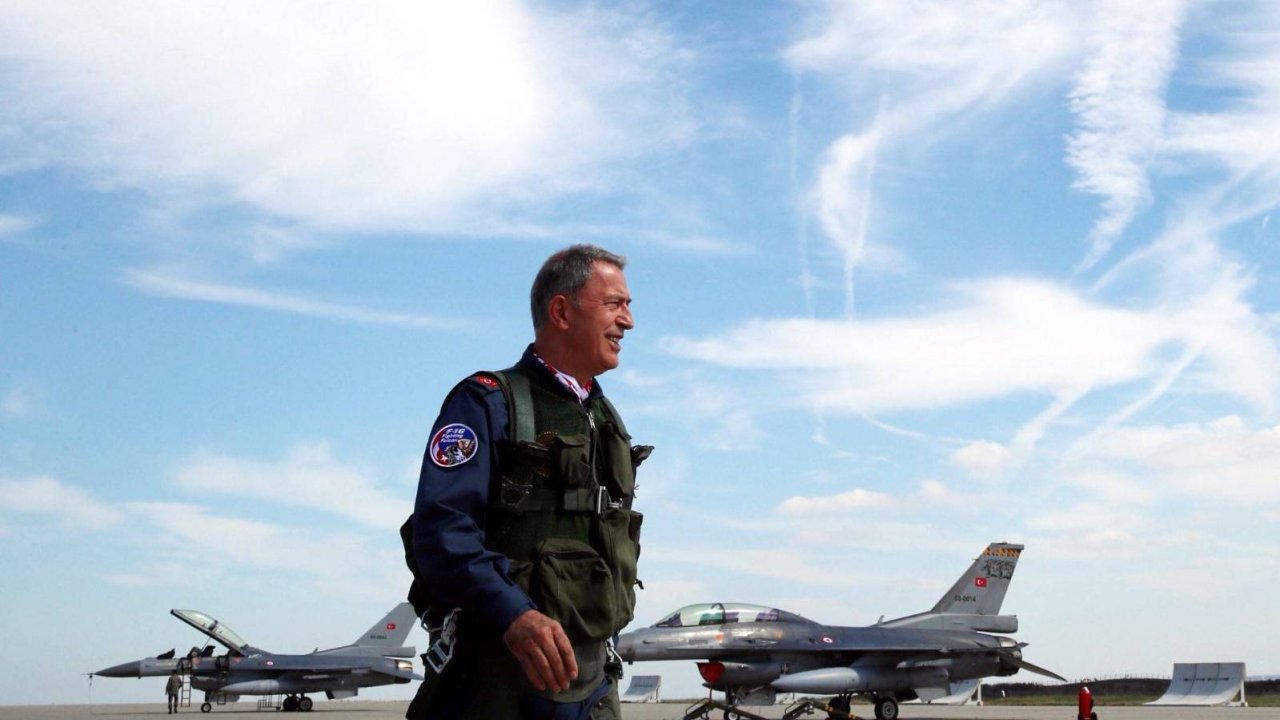 Bakan Akar'dan 'dünya Pilotlar Günü' Mesajı