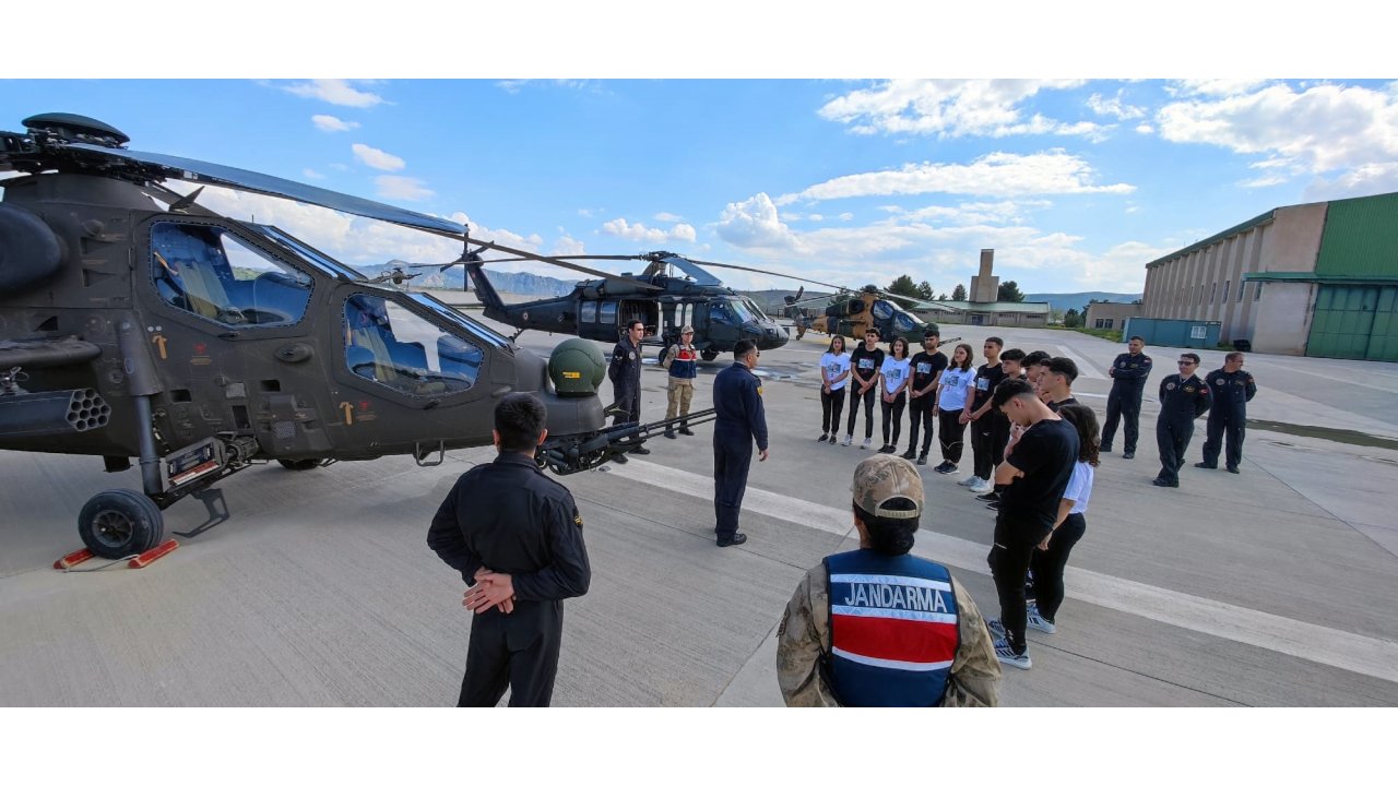 Yerli Helikopter Atak, Öğrenciler İçin Gösteri Uçuşu Yaptı