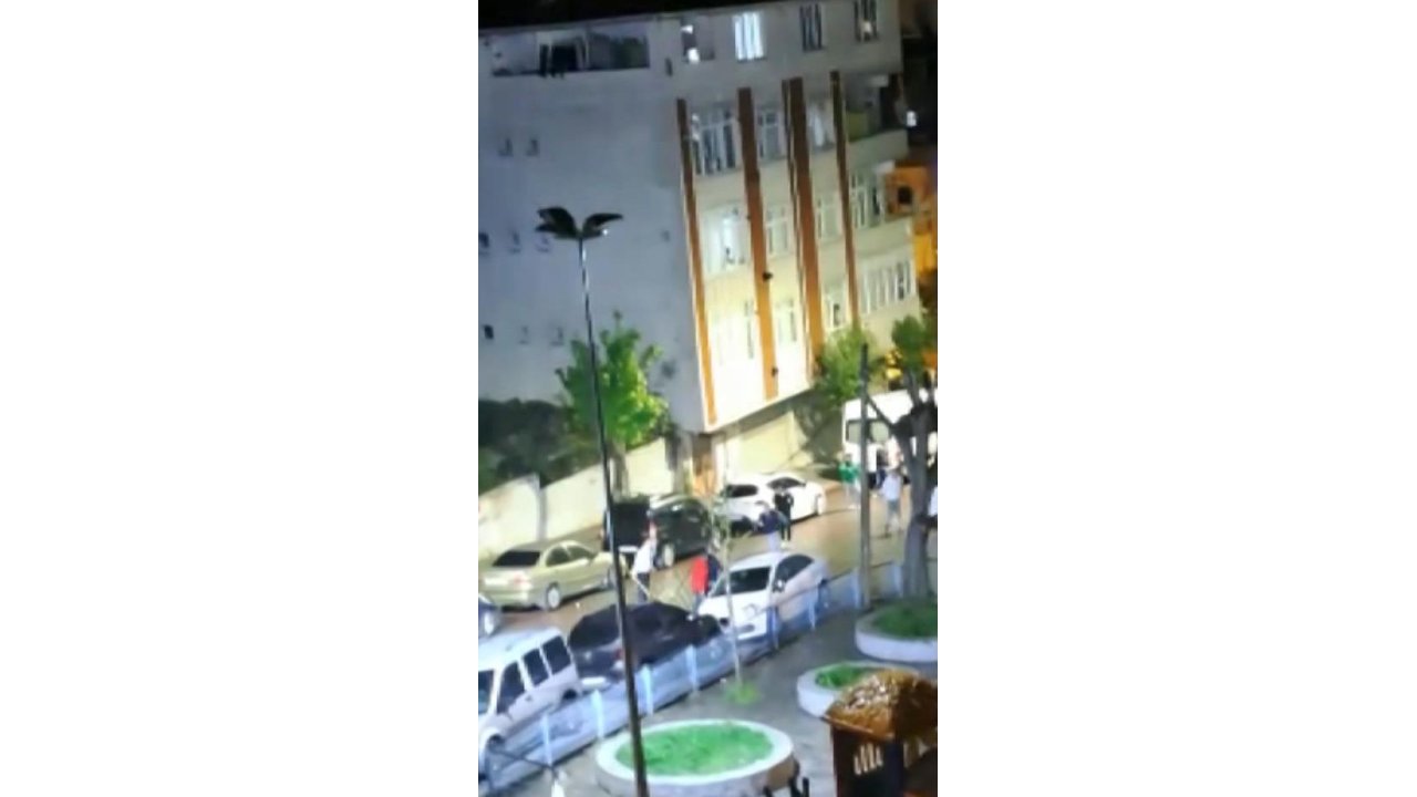 Sultangazi'de Döner Bıçaklı Sopalı Kavgada Ortalık Savaş Alanına Döndü