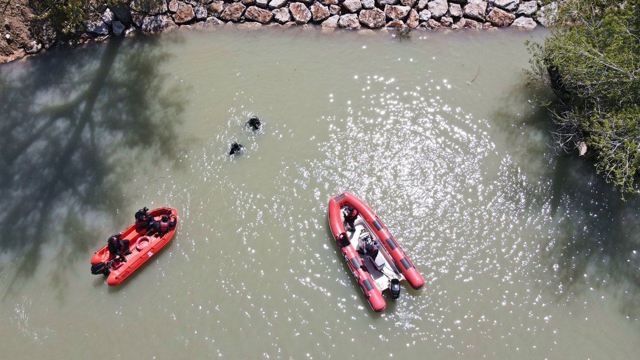 Munzur Çayı'na Uçan Otomobildeki 3 Genç, 6 Gündür Aranıyor