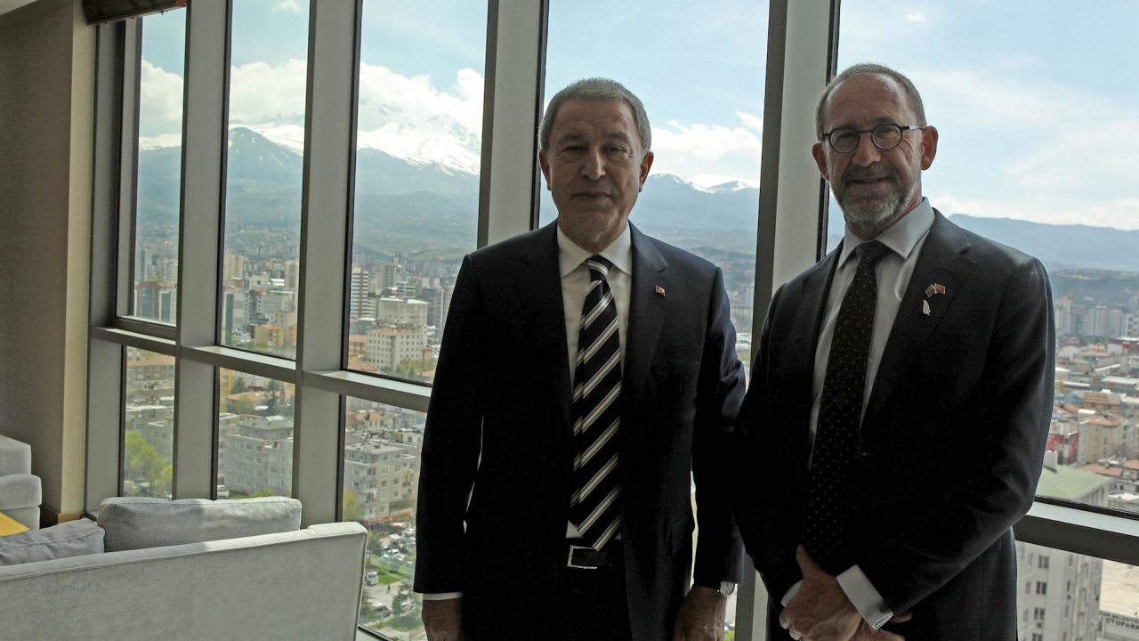Bakan Akar, Yeni Zelandalı Mevkidaşı İle Görüştü