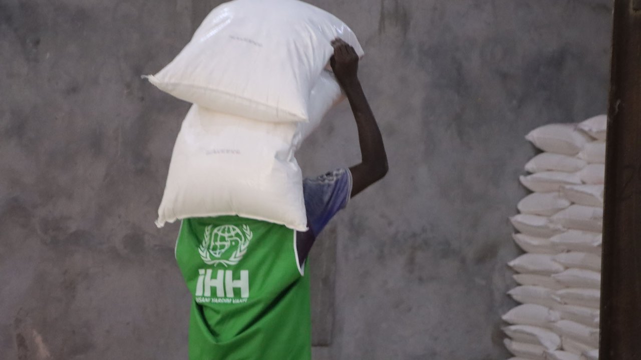 İhh’den Somali’ye Un Yardımı