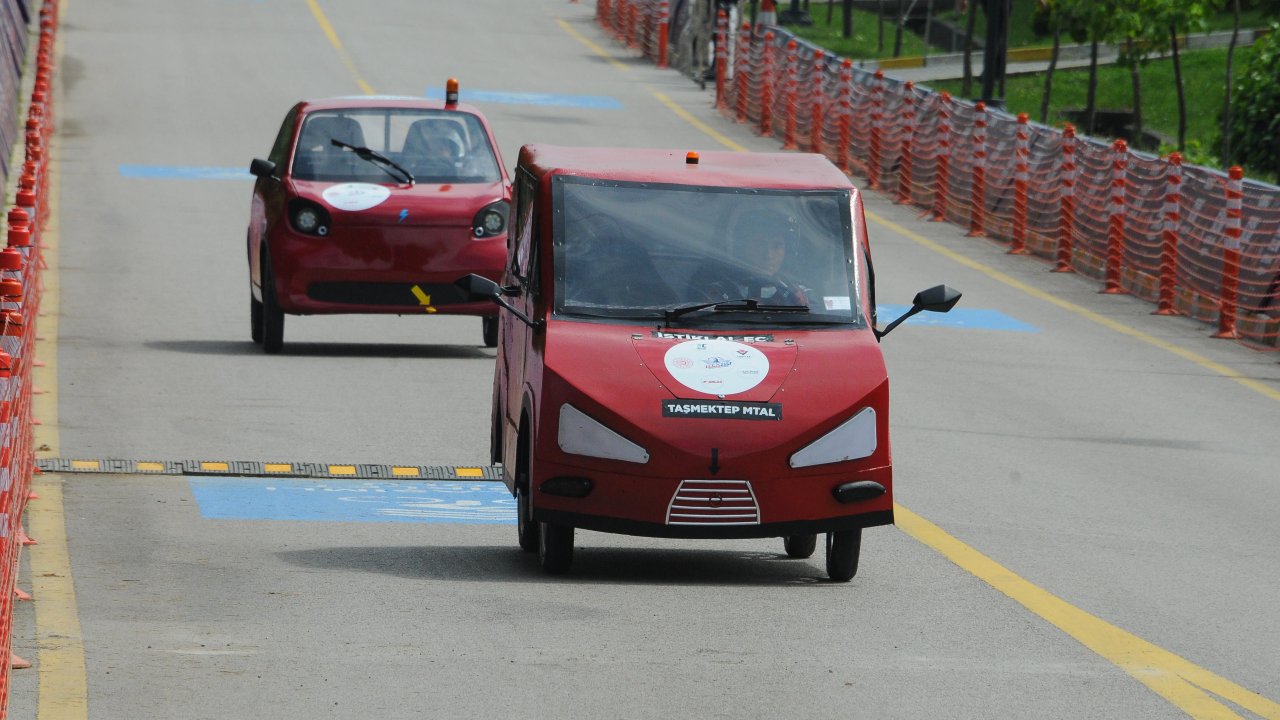 Bakan Varank: Gençlerimize Kabiliyetlerini Geliştirme Şansı Veriyoruz