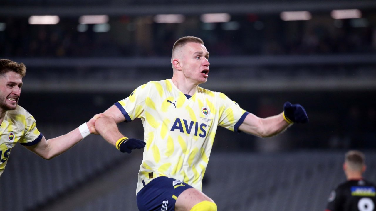 Attila Szalai’nin İç Yan Bağlarında Esneme Ve Ödem