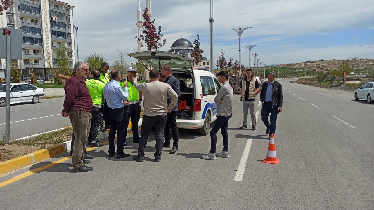 Belediye Başkanı, Makam Aracıyla Kaza Yaptı