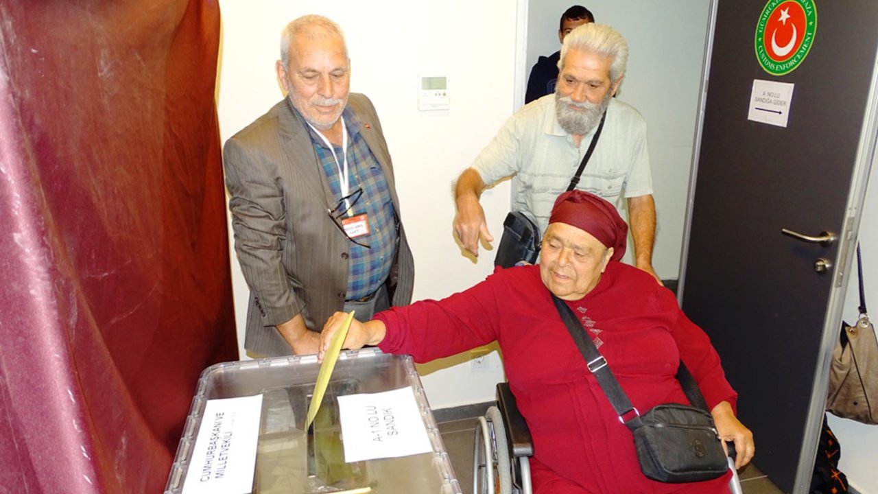 Ayvalık Deniz Hudut Kapısı'nda İlk Oylar Verildi