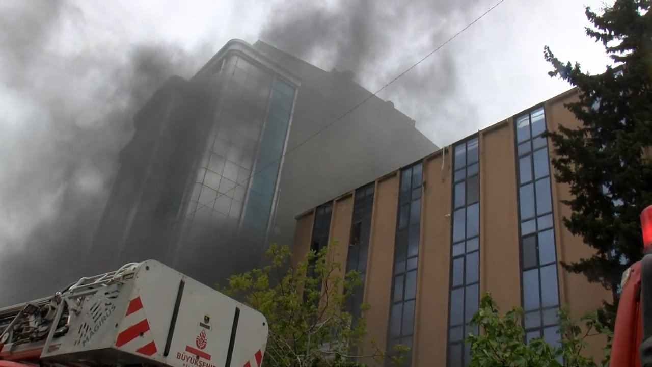 Küçükçekmece'de Tekstil Atölyesinde Yangın -(1)