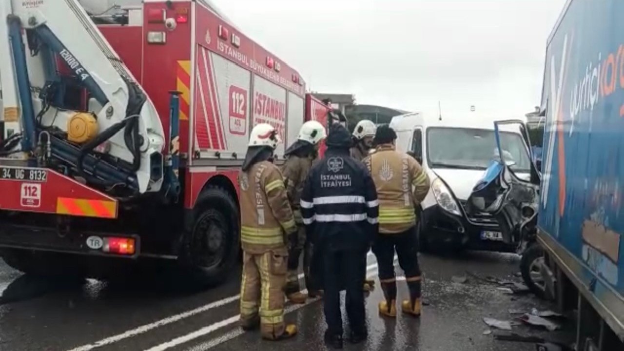 Tuzla'da Yağışlı Hava Kazaya Neden Oldu: 3 Yaralı