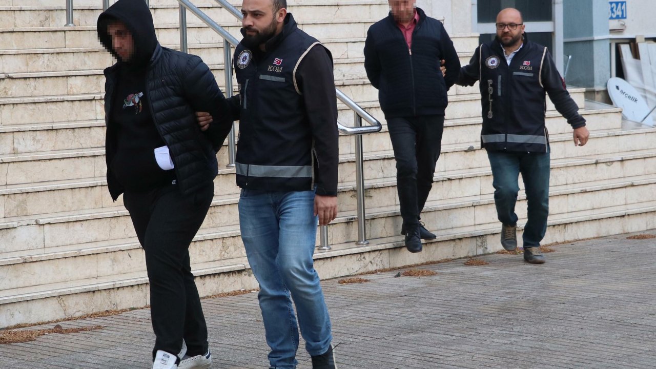 Kredi Vaadiyle 97 Emekliyi 8 Milyon Lira Dolandırdılar: 1'i Avukat 13 Gözaltı