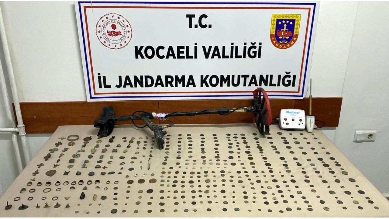 Otomobilinde Tarihi Obje İle Yakalanınca Evine Baskın Yapıldı; 460 Adet Tarihi Eser Ele Geçirildi