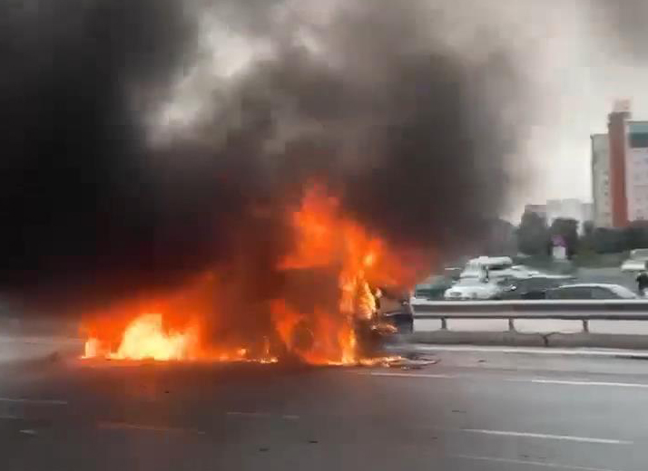 Büyükçekmece’de Servis Minibüsü Alev Alev Yandı