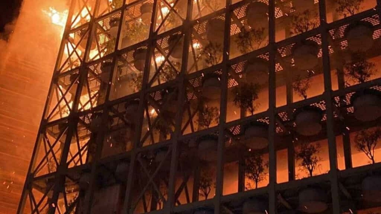 İzmir'de Lüks Sitede Yangın (2)