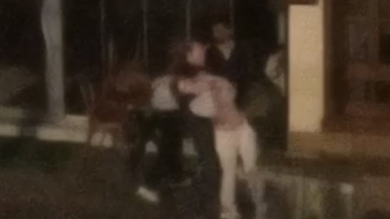 Üç Kadını Tekme- Tokat Dövüp, Taksiye Zorla Bindirdikleri Anlar Kamerada