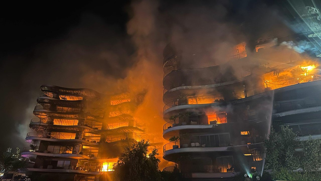 İzmir'de Lüks Sitede Yangın (6)