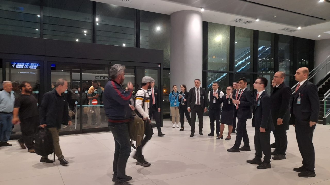 Sudan'dan 170 Türk Vatandaşı Askeri Kargo Uçağı İle Türkiye'ye Getirildi