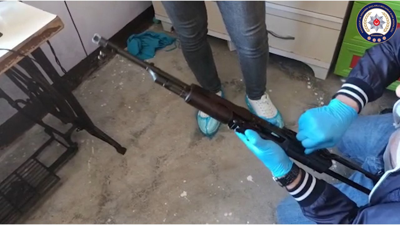 Suç Örgütlerine Silah Temin Eden Çeteye ‘iyi Bayramlar’ Operasyonu: 6 Gözaltı