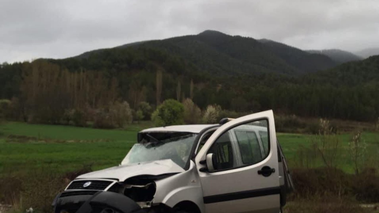 İşçi Servisi İle Hafif Ticari Araç Çarpıştı: 2 Ölü, 17 Yaralı