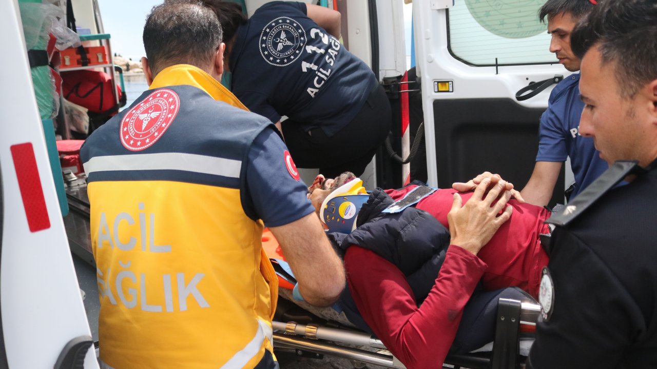 Manzara Seyrederken 20 Metrelik Falezlerden Düştü