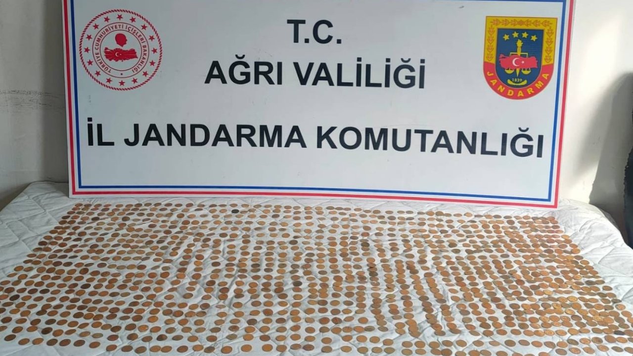 Arıza Yapan Tır'ın Yedek Lastiğinin Üzerindeki Poşette 1245 Altın Sikke Bulundu