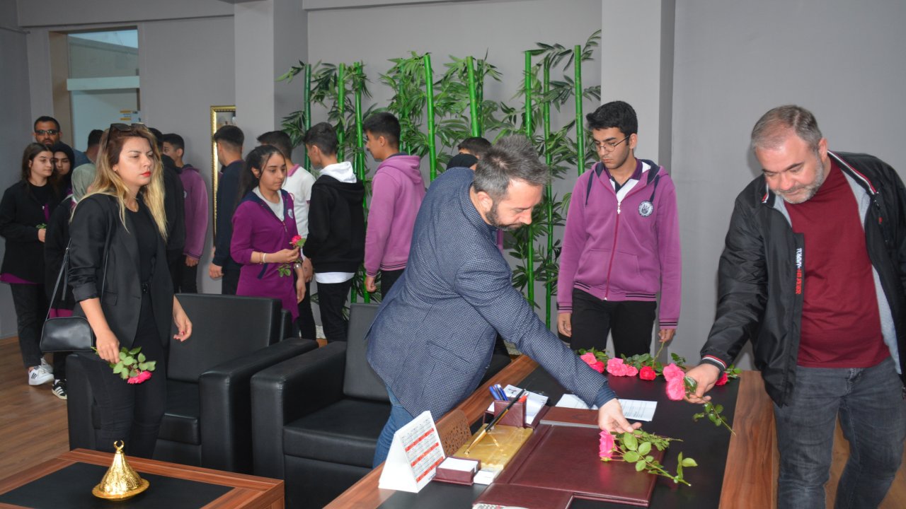 Kalp Krizinden Ölen Müdüre Okulunda Anma