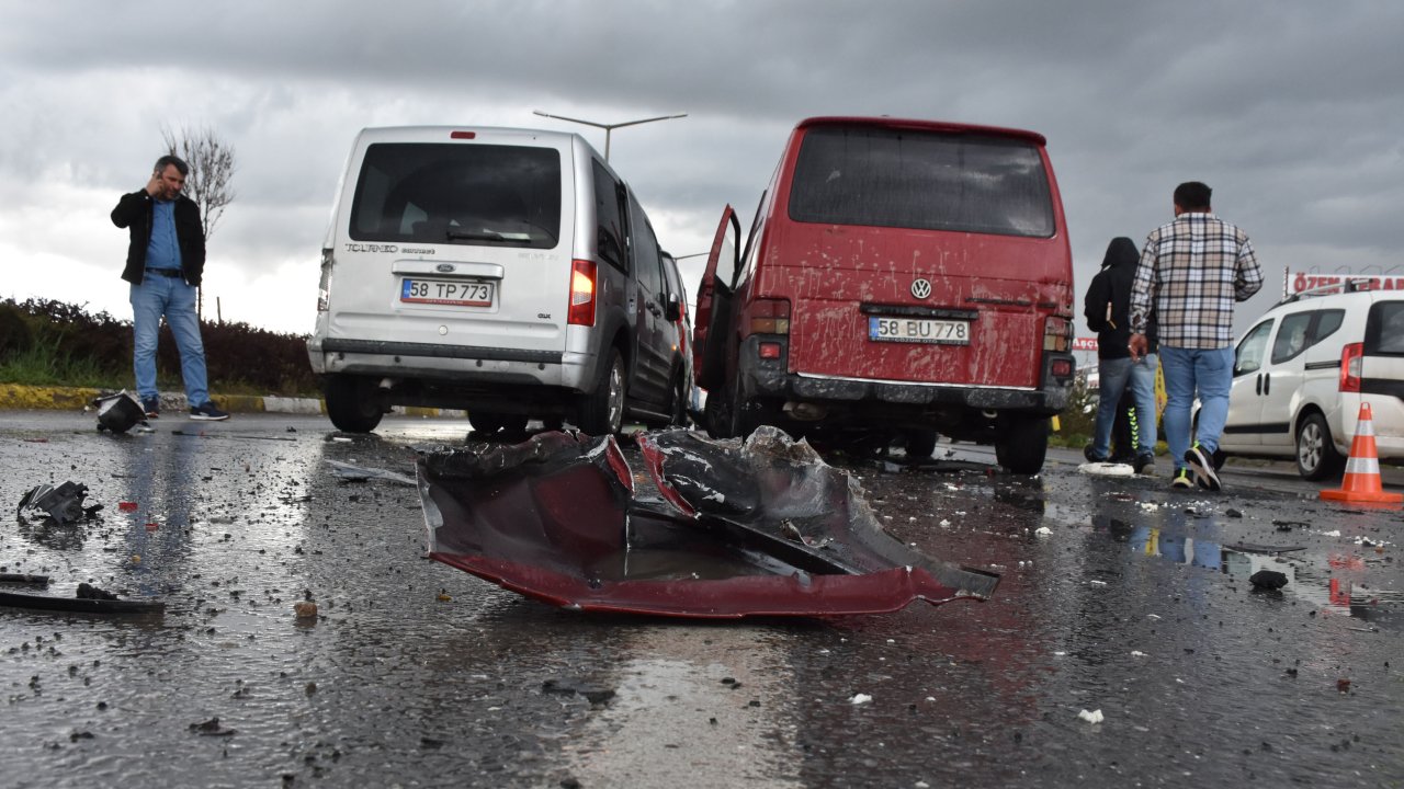 Sağanak, Zincirleme Kazaya Neden Oldu