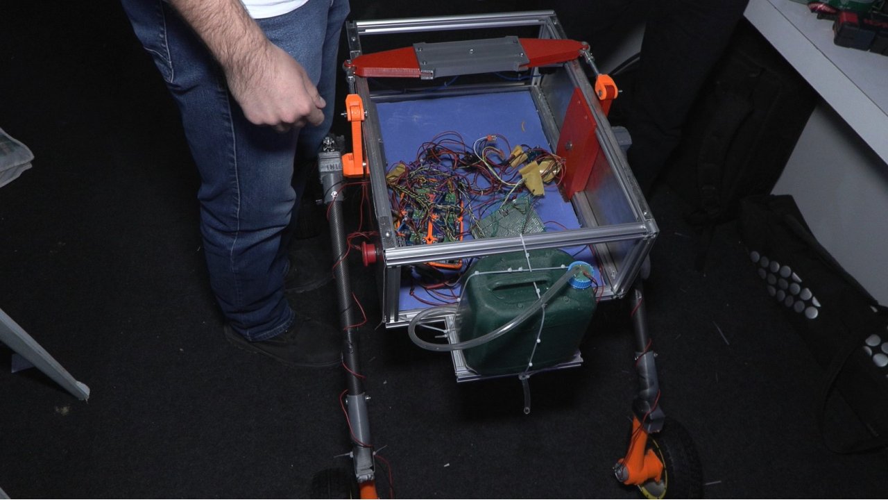 ‘tarımda Yabani Otları Yok Eden Araç’ Üreten Öğrenciler Teknofest Finalinde Birinciliği Bekliyor